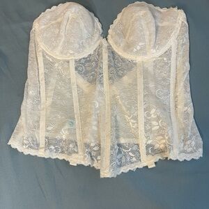 Carnival Elegant Lace Bustier in Cream